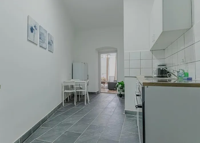 Modern 1br Near Schoenbrunn & Westbahnhof Daire Viyana
