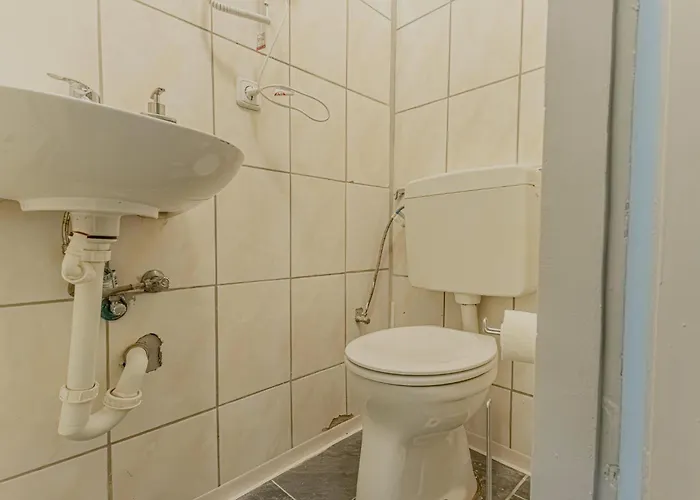 Modern 1br Near Schoenbrunn & Westbahnhof Daire